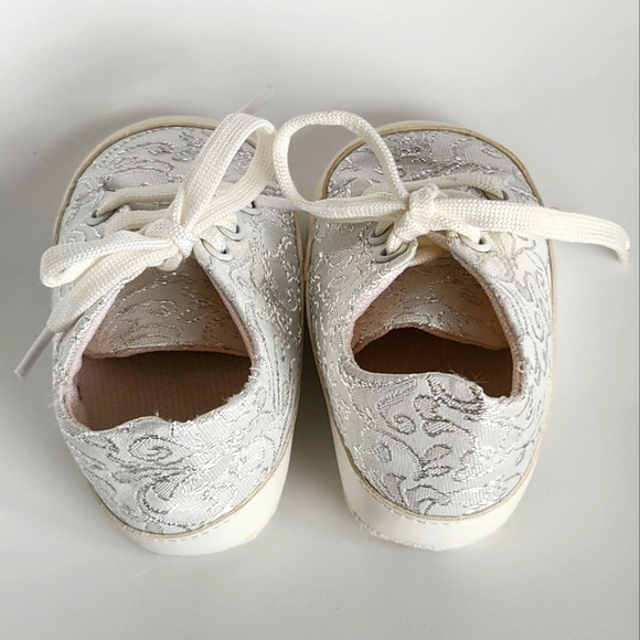 Infant White Indoor Shoes, Great for First Steps, 5" with Glitter Floral Pattern - Picture 2 of 8